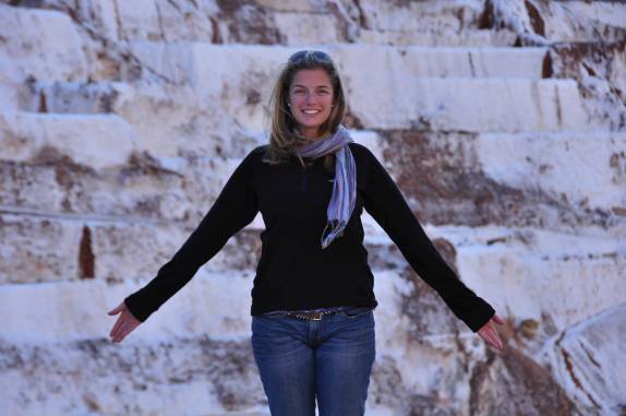 Impressionada com a beleza das Salinas de Maras, no Valle Sagrado, perto de Cusco, no Peru